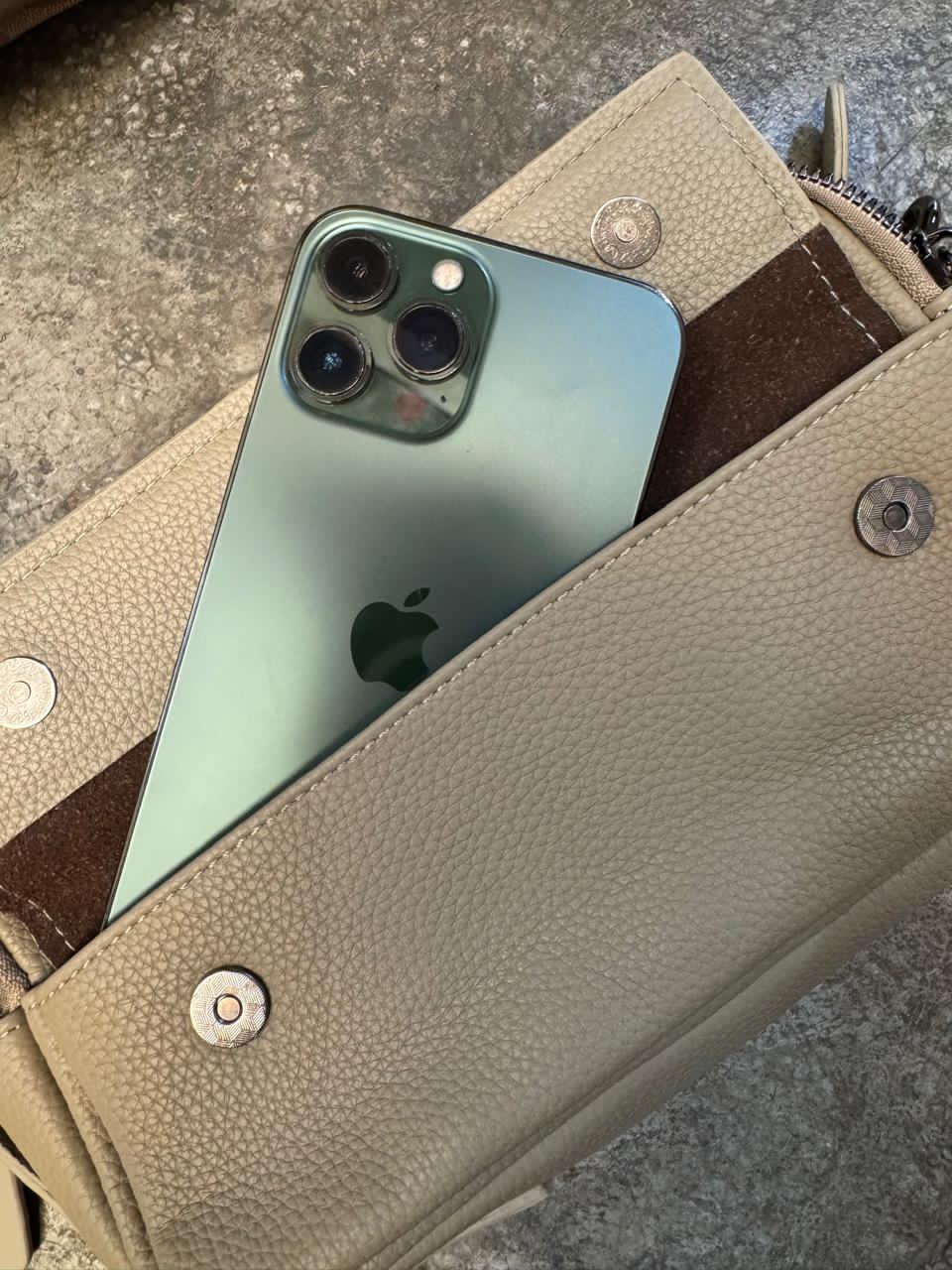 COACH SOBAQUERA KHAKI CON ESTAMPADO