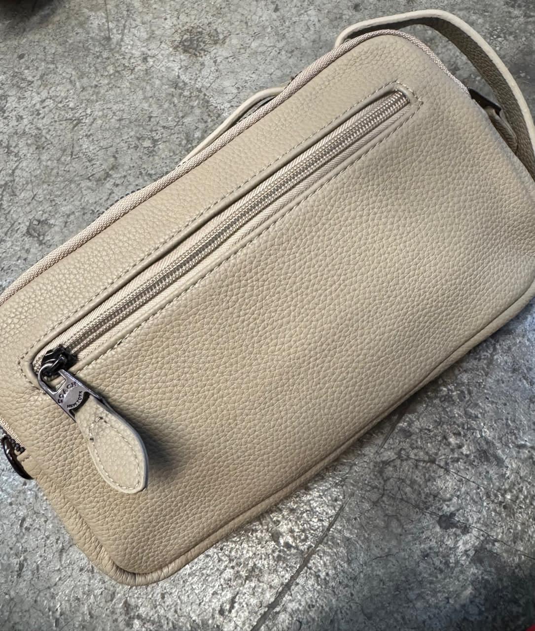 COACH SOBAQUERA KHAKI CON ESTAMPADO