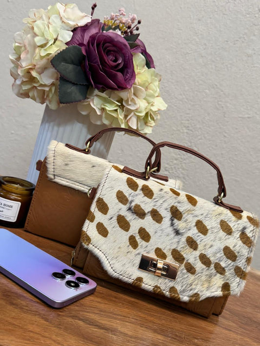 PORTACEL CINCELADO FRIDA PELO VARIOS/FLORES CAMEL