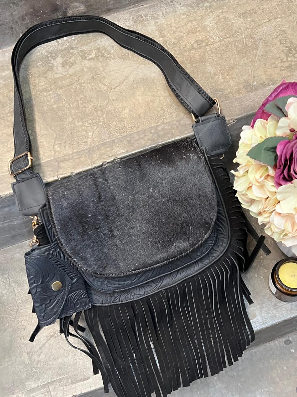 CROSSBODY MABEL PELO VARIABLE NEGRO MATE