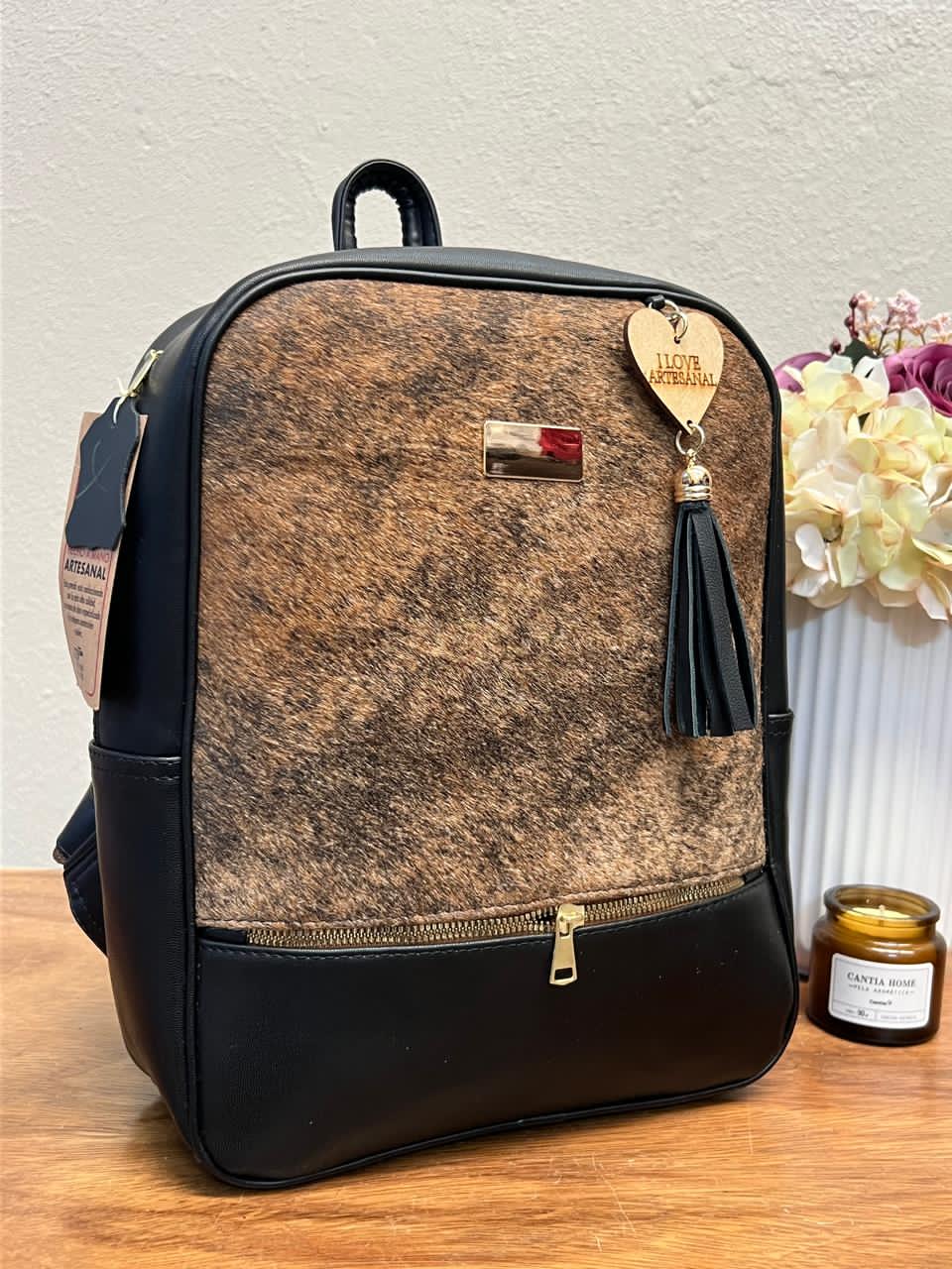 UB MOD ARTESANAL MOCHILA ANA PELO CAMEL PIEL NEGRO