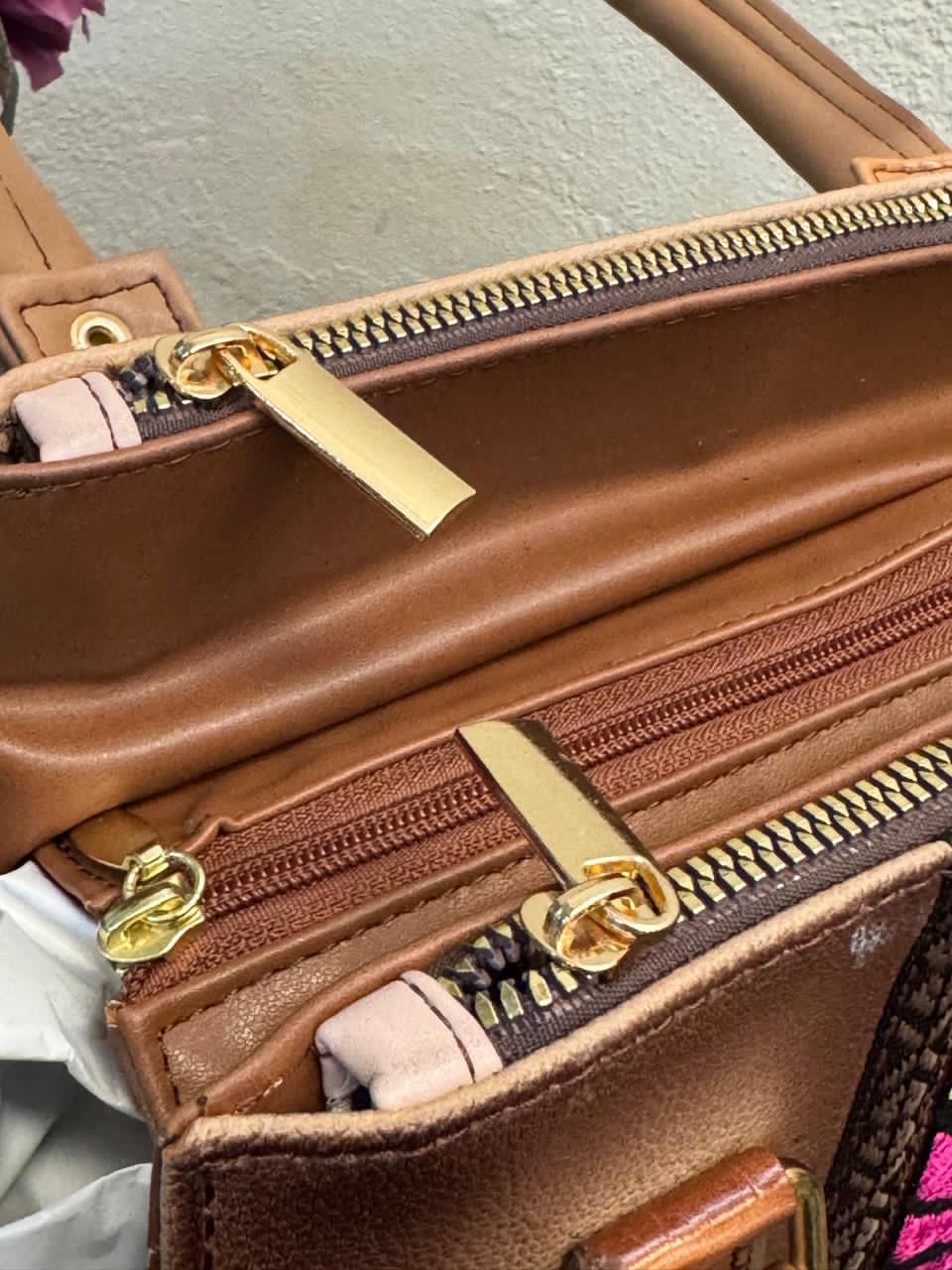 MOD. DOMDAR FRIDA FRANJA PELO VARIABLE MOSTAZA