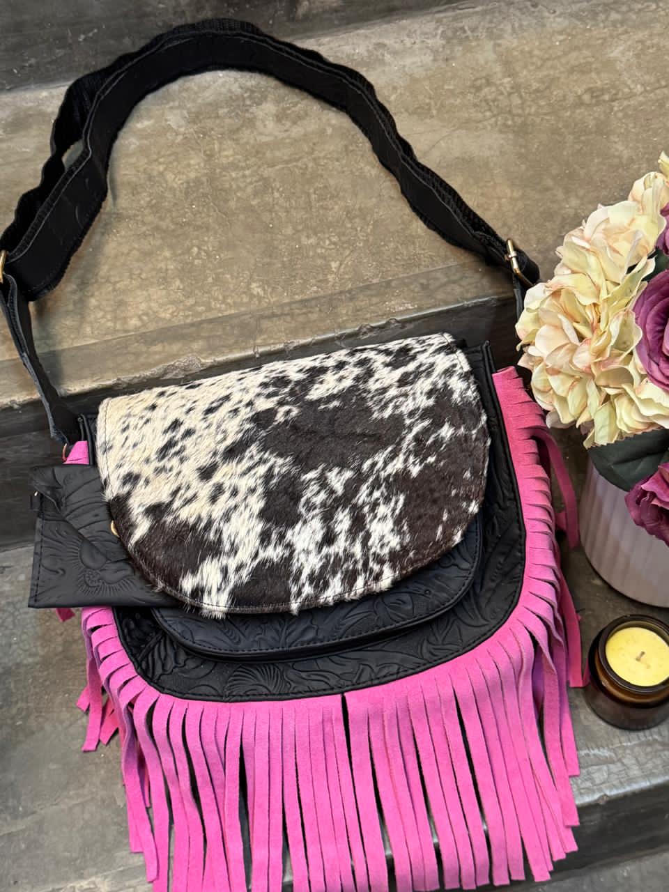 CROSSBODY MABEL PELO VARIABLE NEGRO-ROSA POP