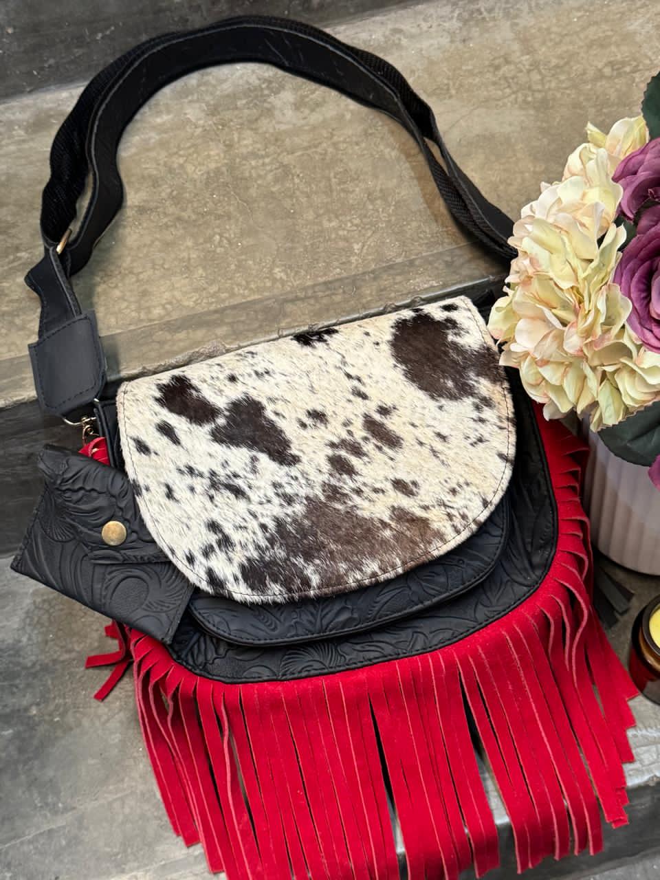 CROSSBODY MABEL PELO VARIABLE NEGRO-ROJO