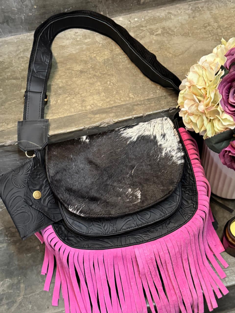 CROSSBODY MABEL PELO VARIABLE NEGRO-ROSA POP