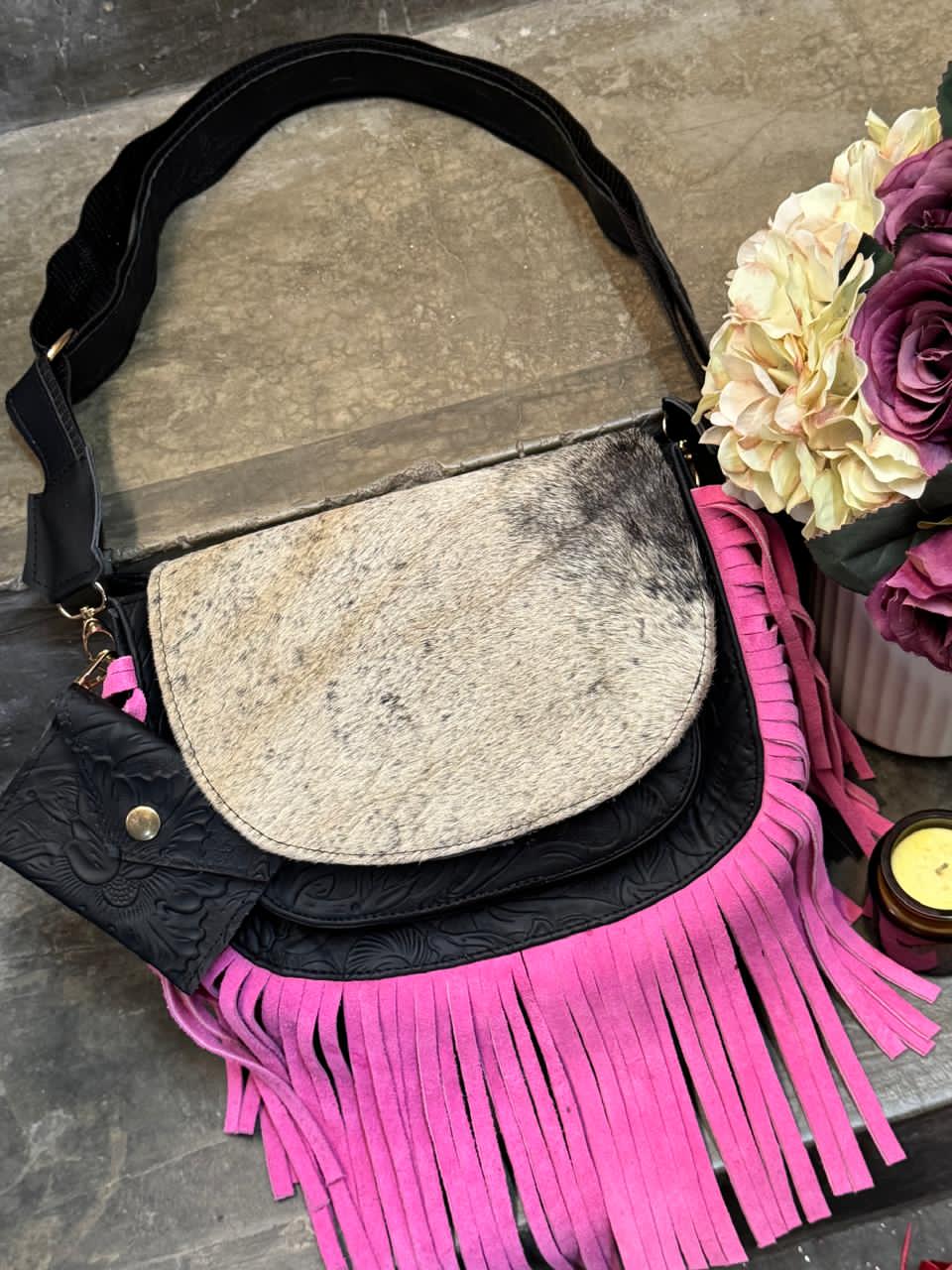 CROSSBODY MABEL PELO VARIABLE NEGRO-ROSA POP