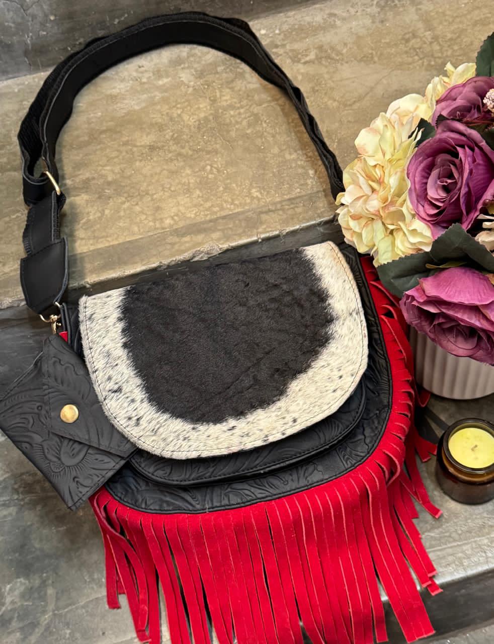 CROSSBODY MABEL PELO VARIABLE NEGRO-ROJO