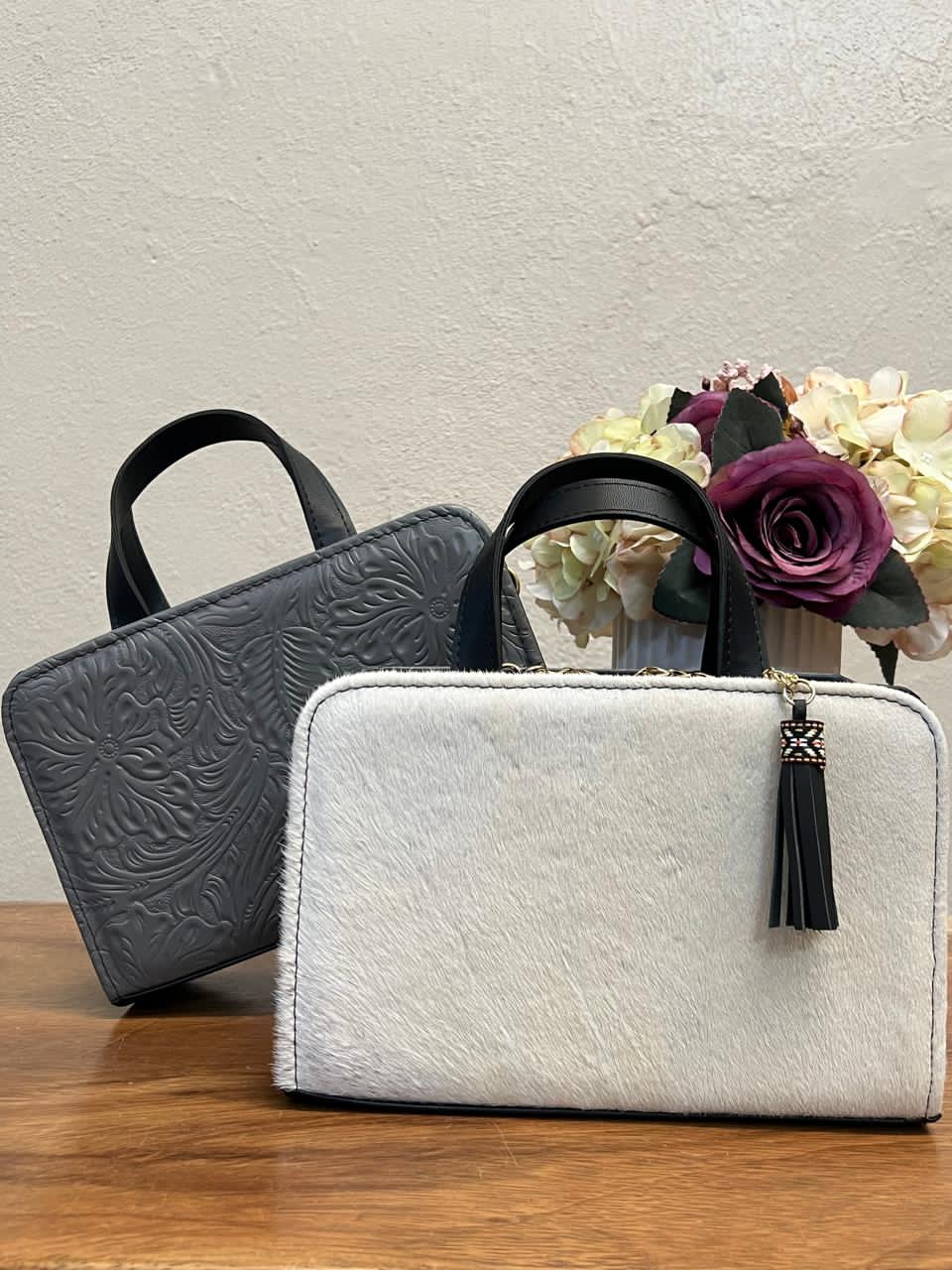 CROSSBODY DOBLE CARA PELO VARIABLE-PIEL FLORES OXFORD