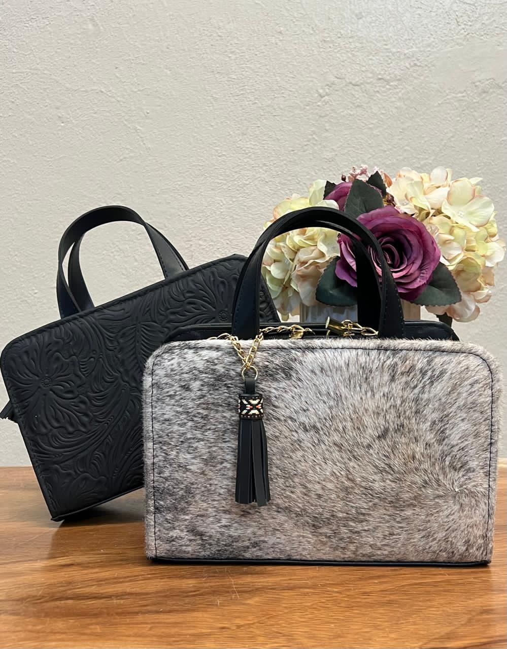 CROSSBODY DOBLE CARA PELO VARIABLE-PIEL NEGRO MATE