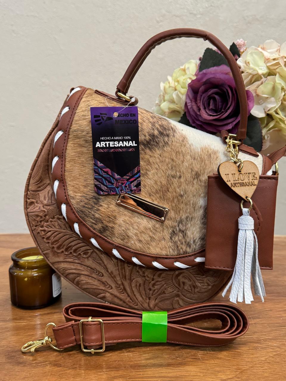 MOD ARTESANAL TERESA GRABADO CAMEL CON PELO VARIABLE