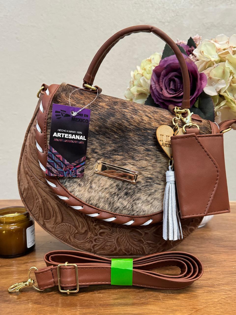 MOD ARTESANAL TERESA GRABADO CAMEL CON PELO VARIABLE
