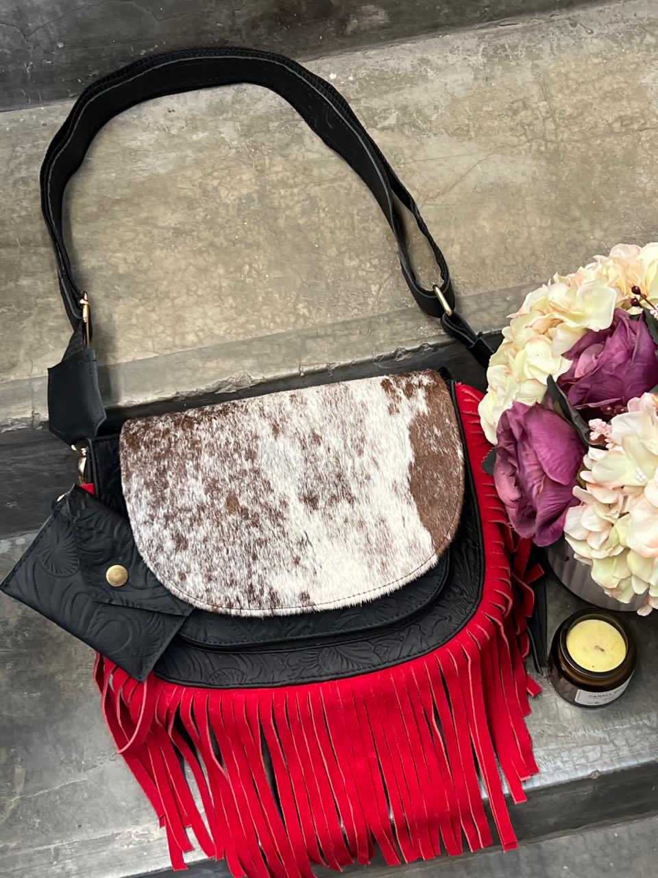 CROSSBODY MABEL PELO VARIABLE NEGRO-ROJO