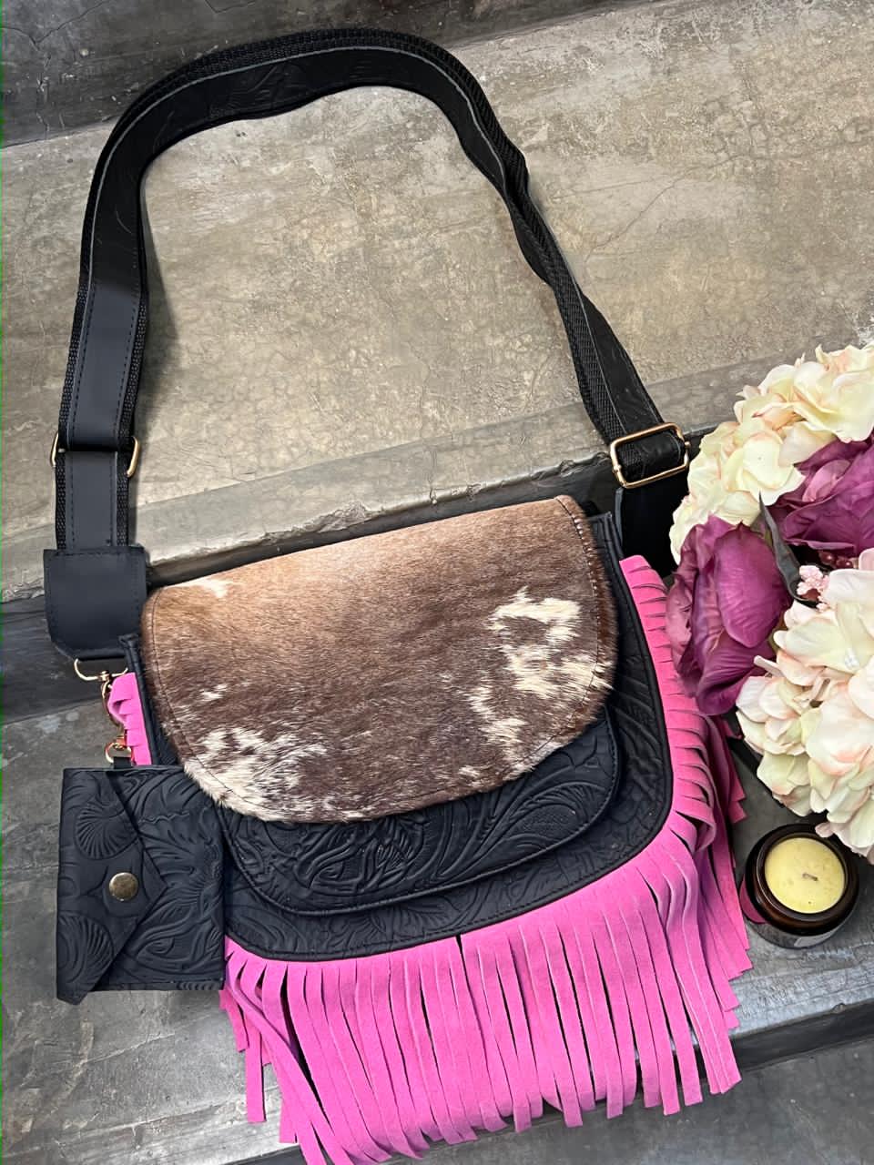 CROSSBODY MABEL PELO VARIABLE NEGRO-ROSA POP
