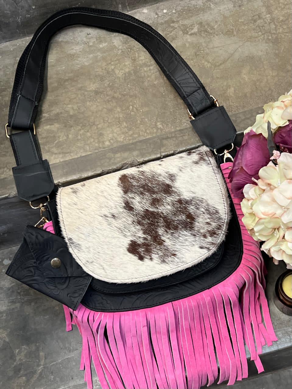 CROSSBODY MABEL PELO VARIABLE NEGRO-ROSA POP