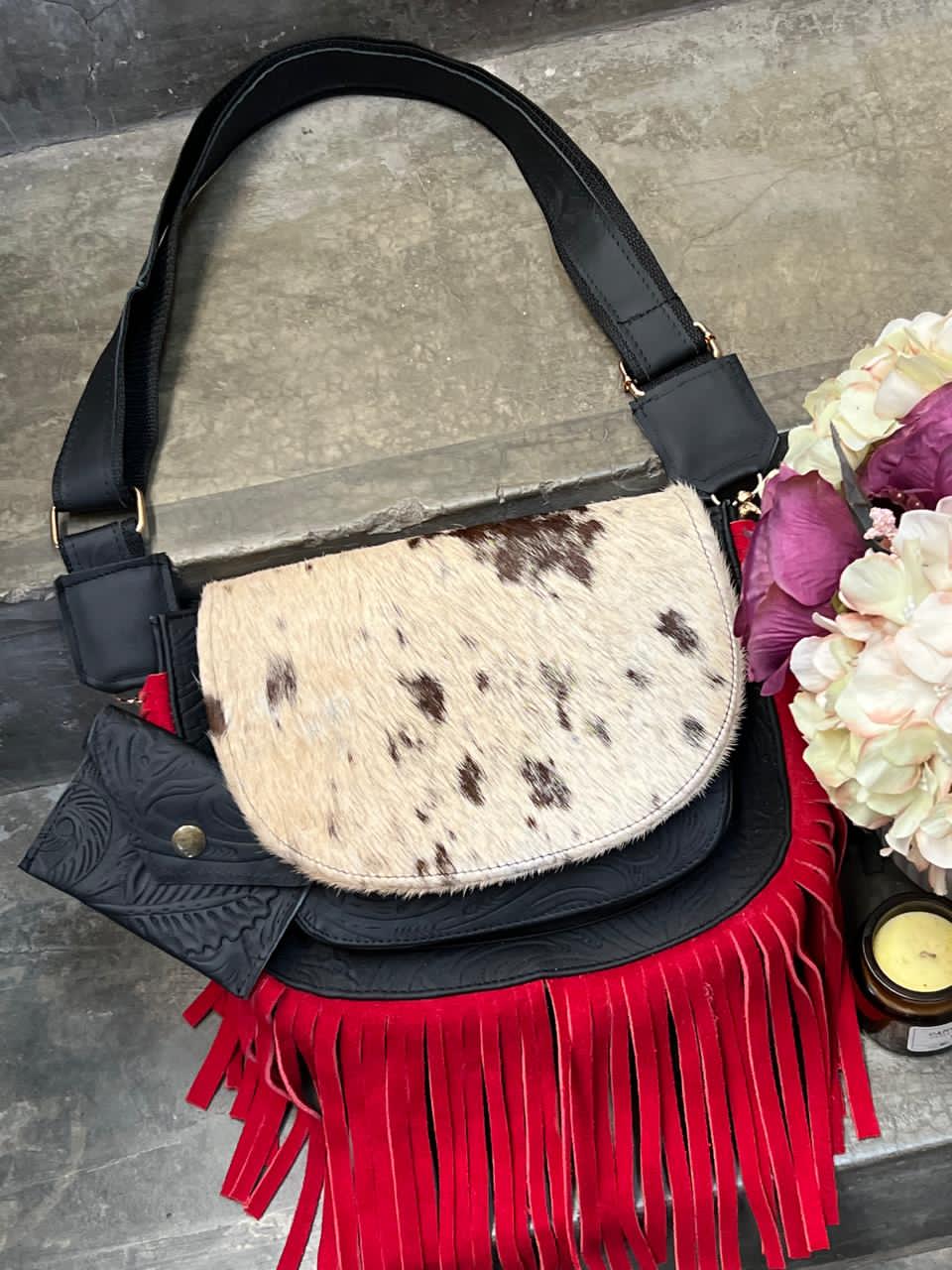 CROSSBODY MABEL PELO VARIABLE NEGRO-ROJO