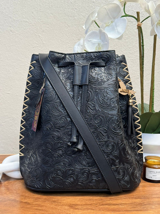 UB MOD ARTESANAL MORRAL NEGRO GRABADO
