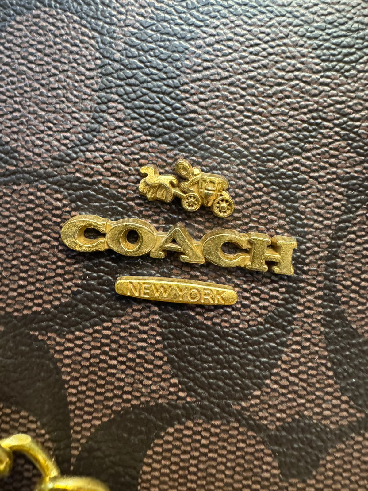 BOLSO COACH DIJES KHAKI CEREZAS