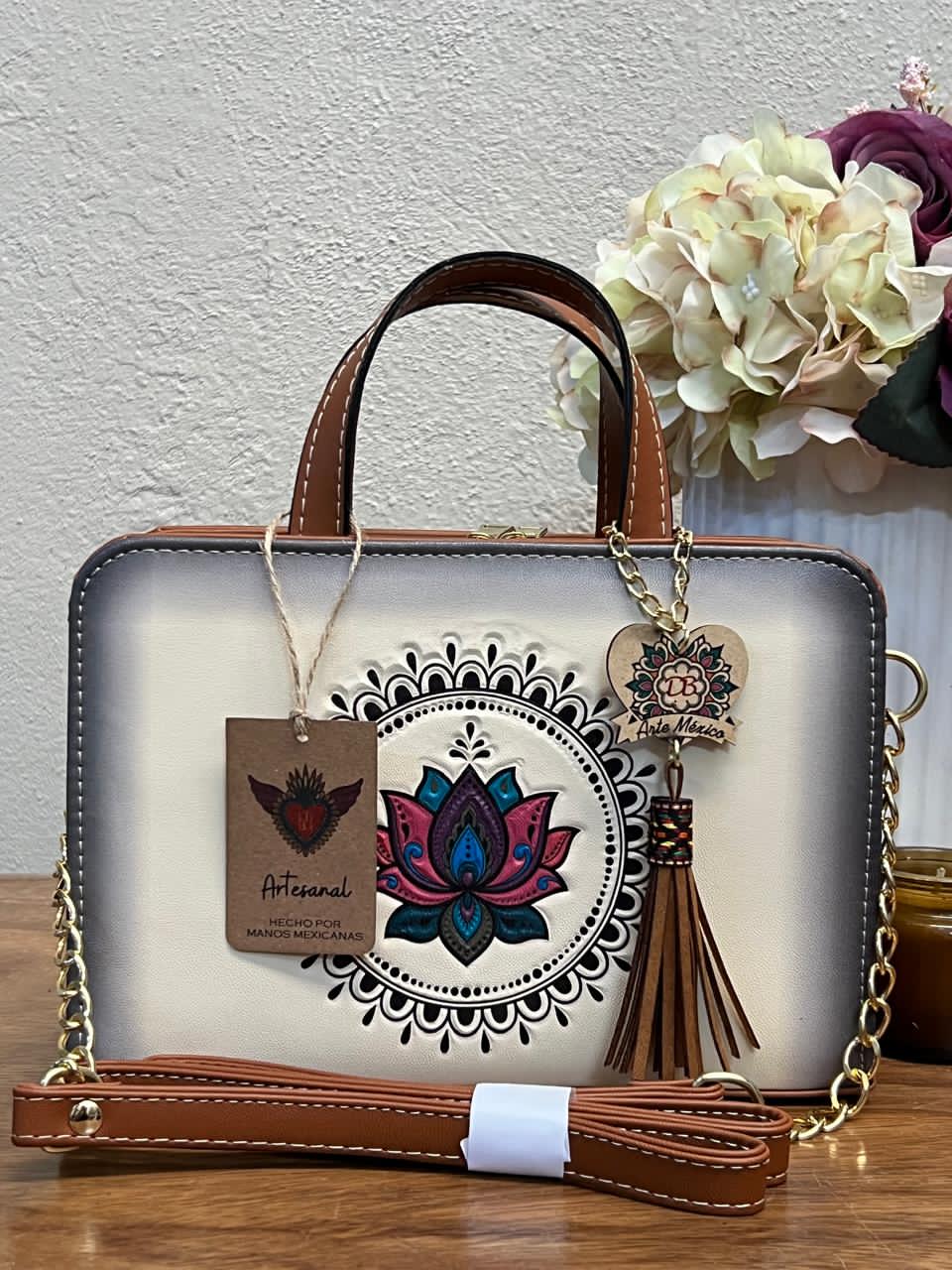 DB CROSSBODY FLOR DE LOTO HUESO