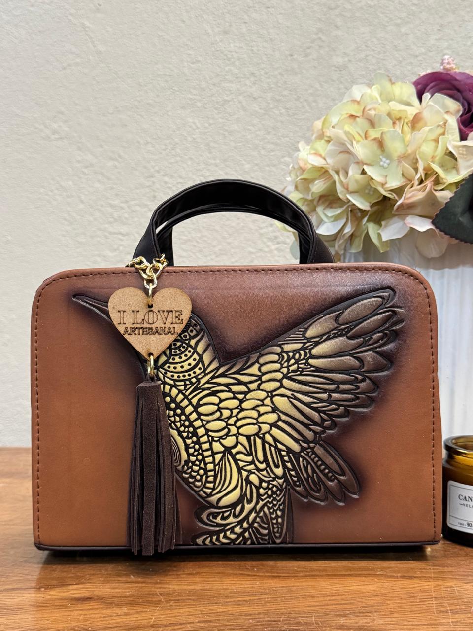 CROSSBODY ARTESANAL TANIA GRABADO COLIBRI MARRON