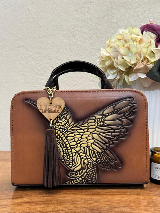 CROSSBODY ARTESANAL TANIA GRABADO COLIBRI MARRON