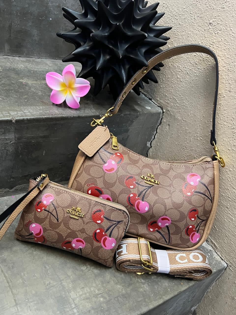 DUO BAGUETTE COACH CEREZAS KHAKI/MAQUILLAJE