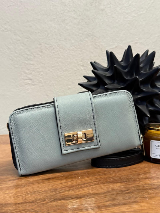 CARTERA PIEL BROCHE GRIS LISO