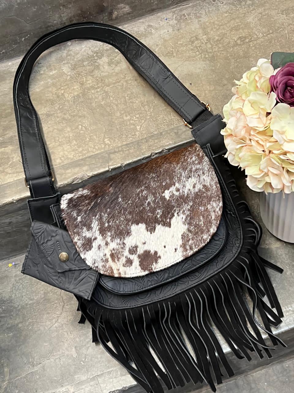 CROSSBODY MABEL PELO VARIABLE NEGRO MATE
