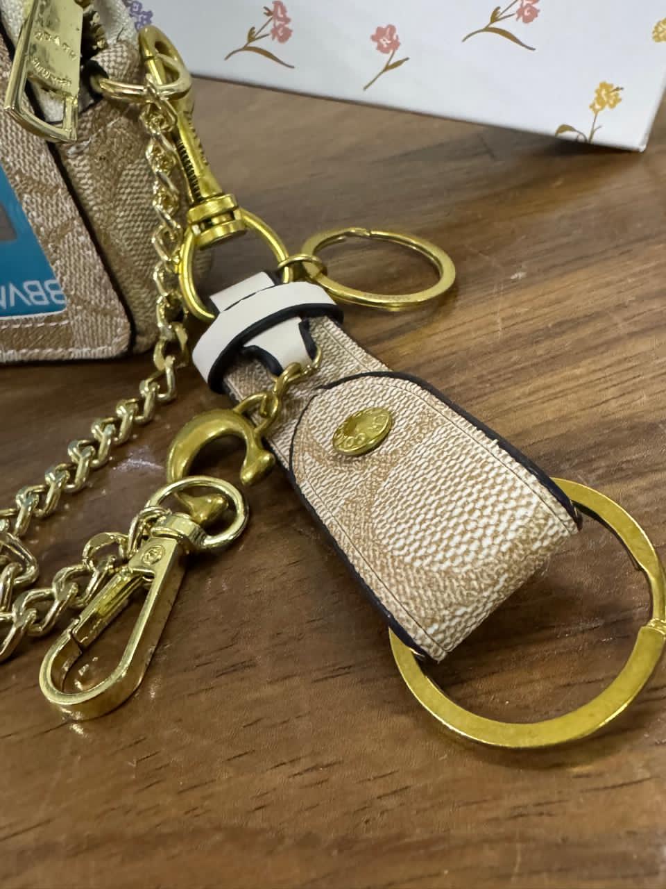 KIT MONEDERO COACH FRESAS BLANCO