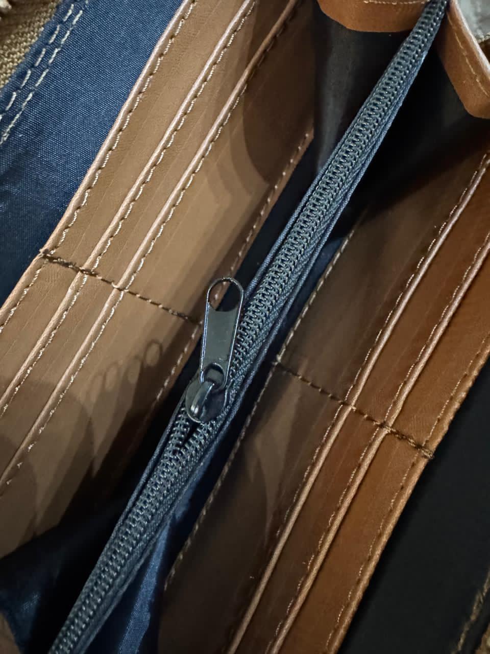CARTERA CINCELADA ANA PELO GRABADO MENTA