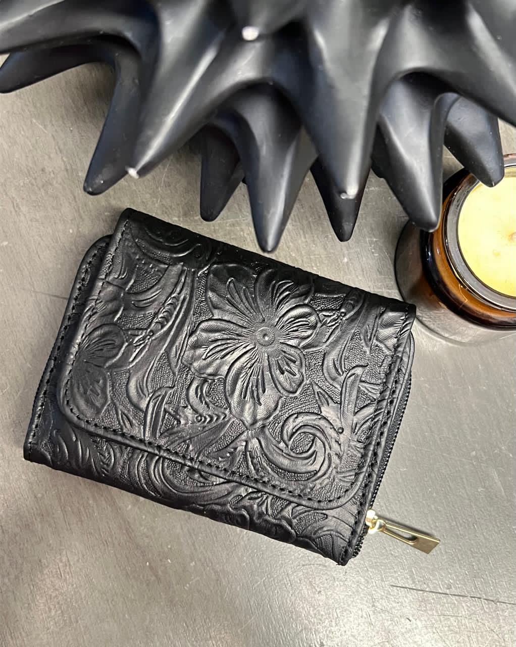 CARTERA PIEL KENYA NEGRO BRILLOSO FLORES