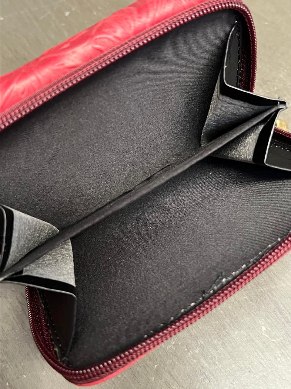 CARTERA PIEL KENYA NEGRO BRILLOSO FLORES