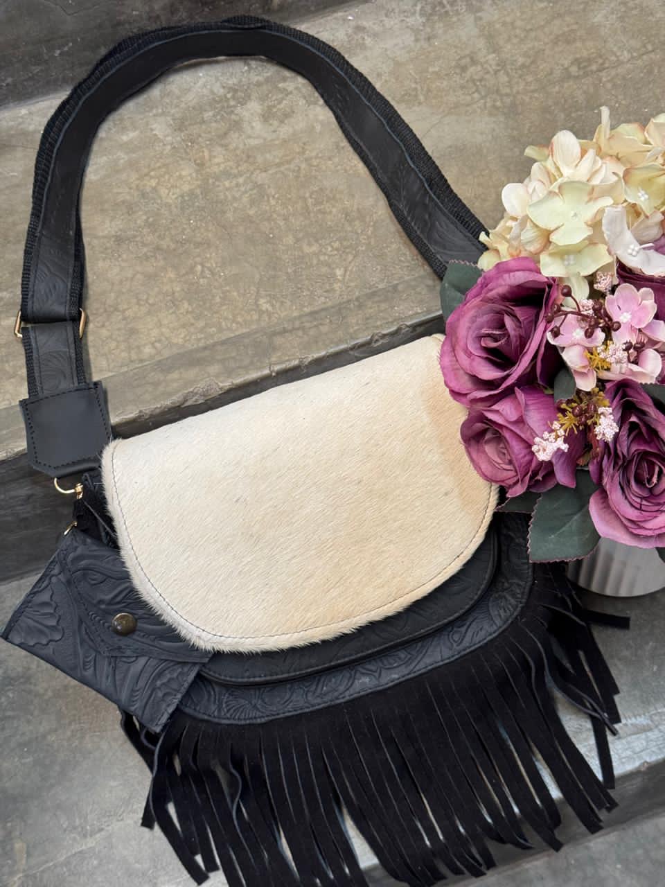 CROSSBODY MABEL PELO VARIABLE NEGRO MATE