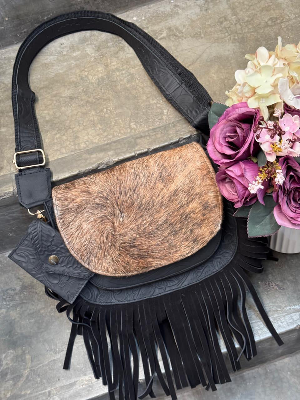 CROSSBODY MABEL PELO VARIABLE NEGRO MATE