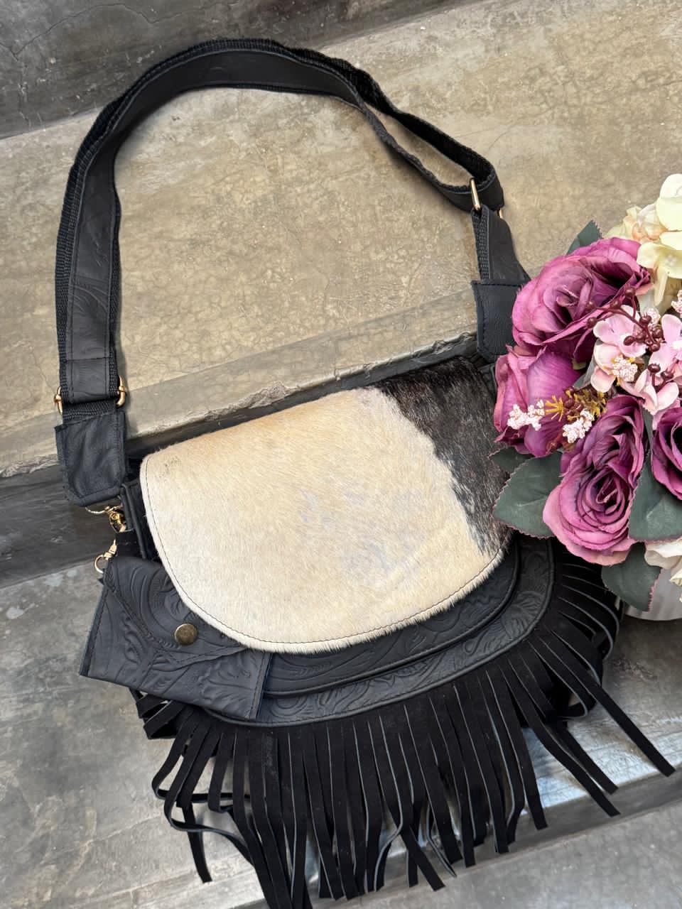 CROSSBODY MABEL PELO VARIABLE NEGRO MATE