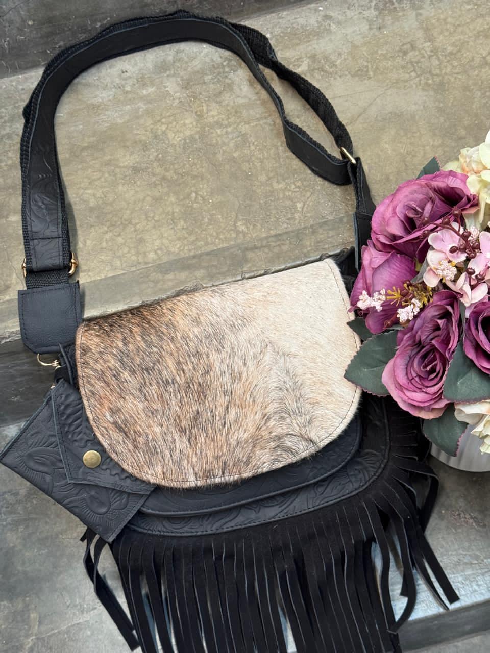 CROSSBODY MABEL PELO VARIABLE NEGRO MATE