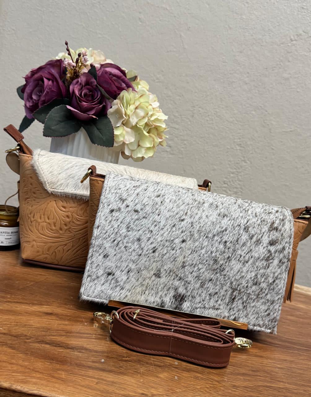 CROSSBODY VIANNEY TAPA PELO VARIABLE PIEL AVELLANA