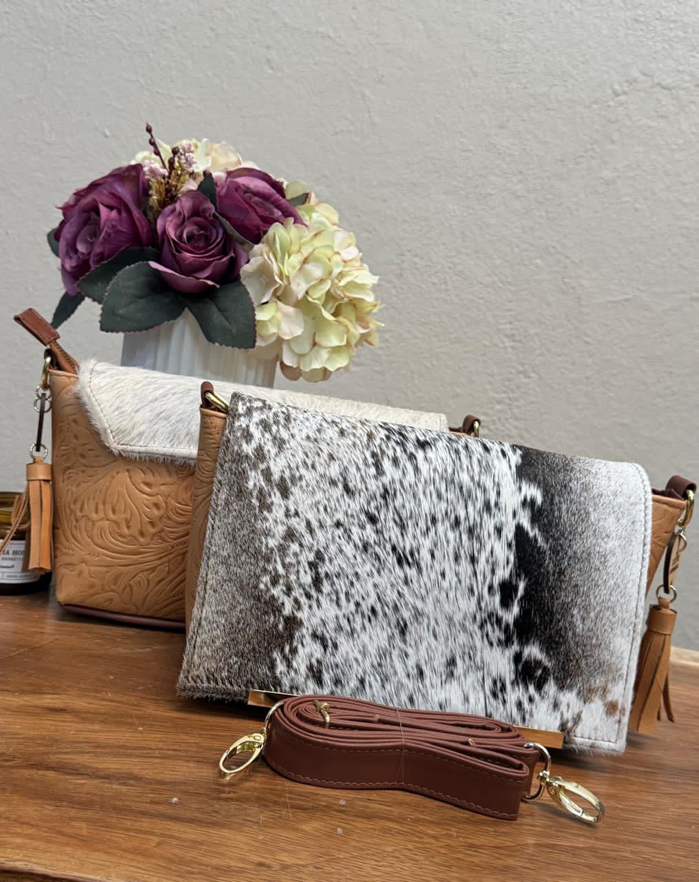 CROSSBODY VIANNEY TAPA PELO VARIABLE PIEL AVELLANA