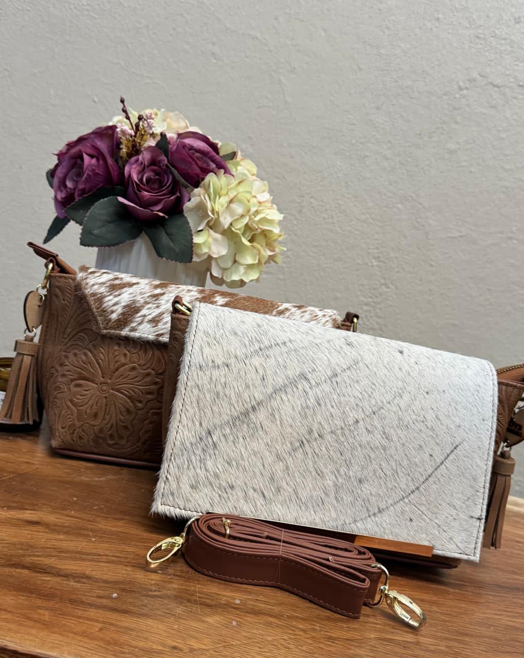 CROSSBODY VIANNEY TAPA PELO VARIABLE PIEL CAMEL