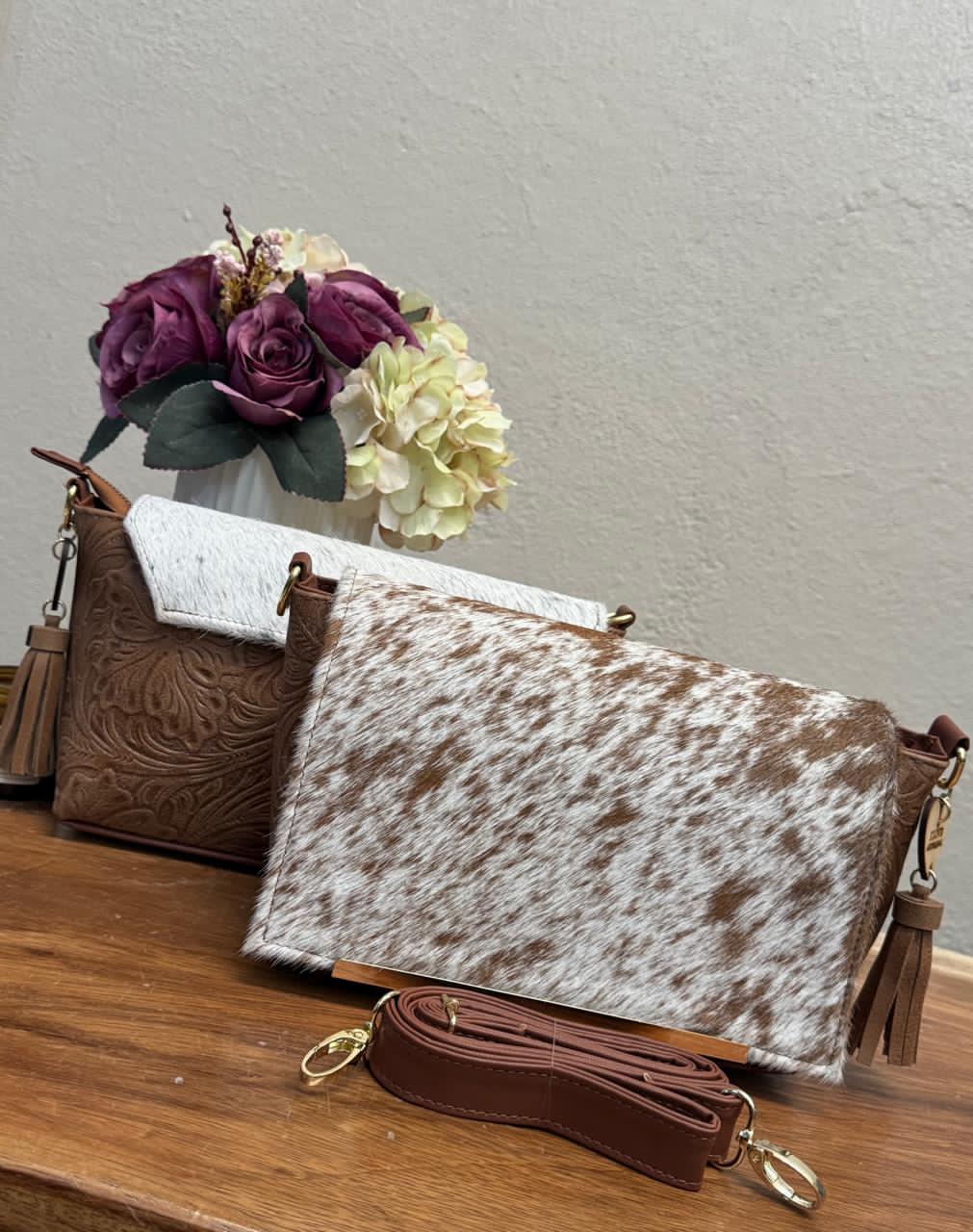 CROSSBODY VIANNEY TAPA PELO VARIABLE PIEL CAMEL