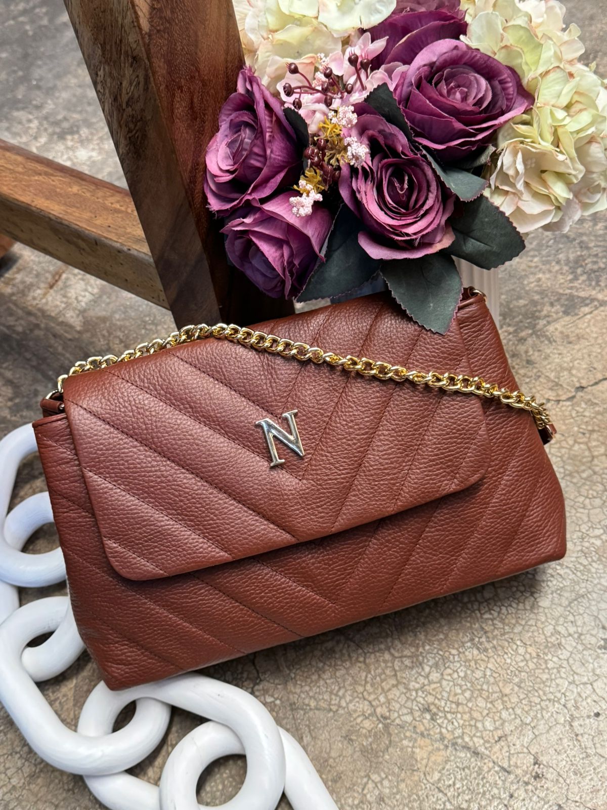 SHURY DE PIEL CAPITONADO CHEVRON COLOR SHEDRON