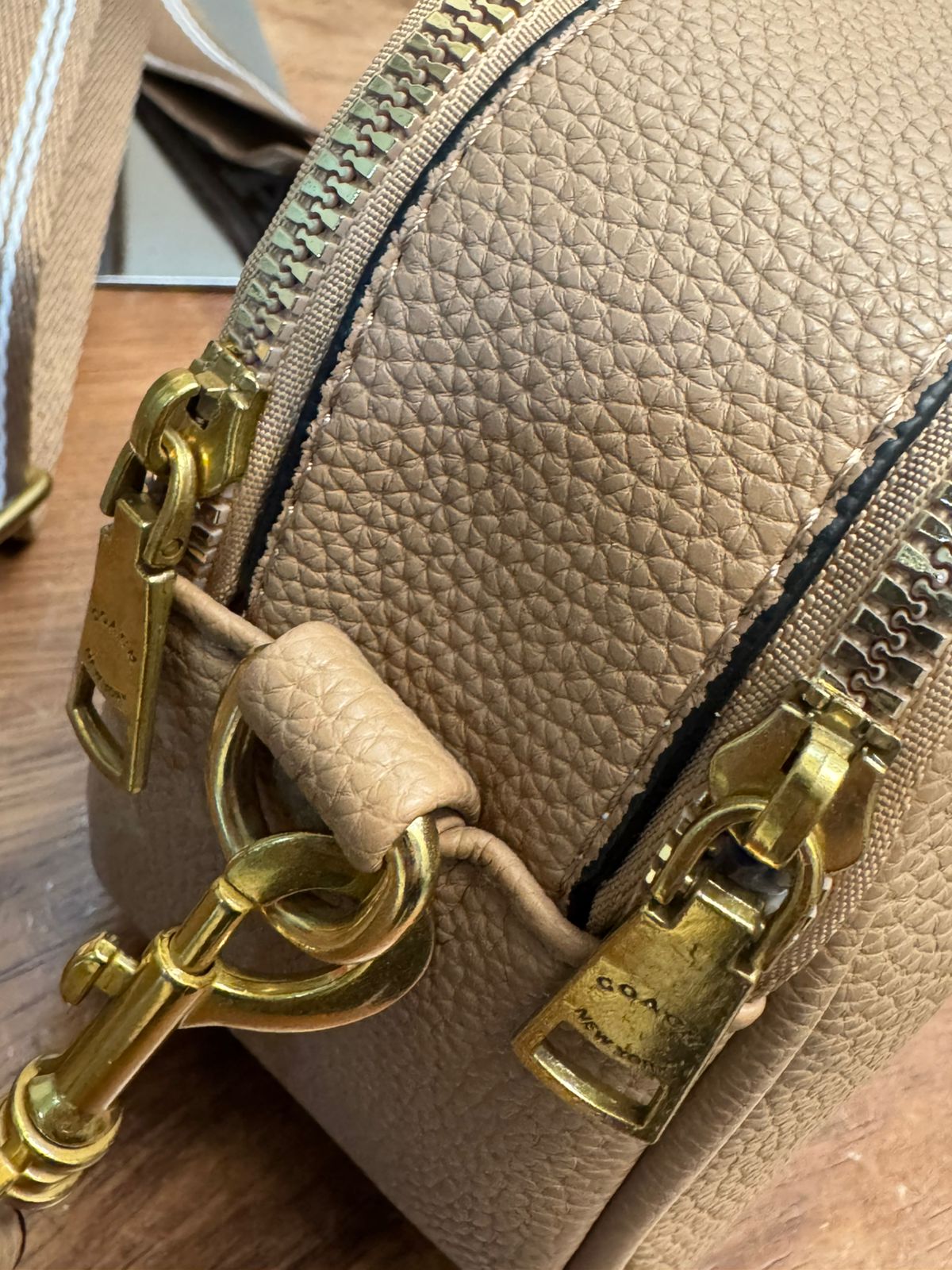 BANDOLERA COACH DOBLE CIERRE BLANCO BESOS