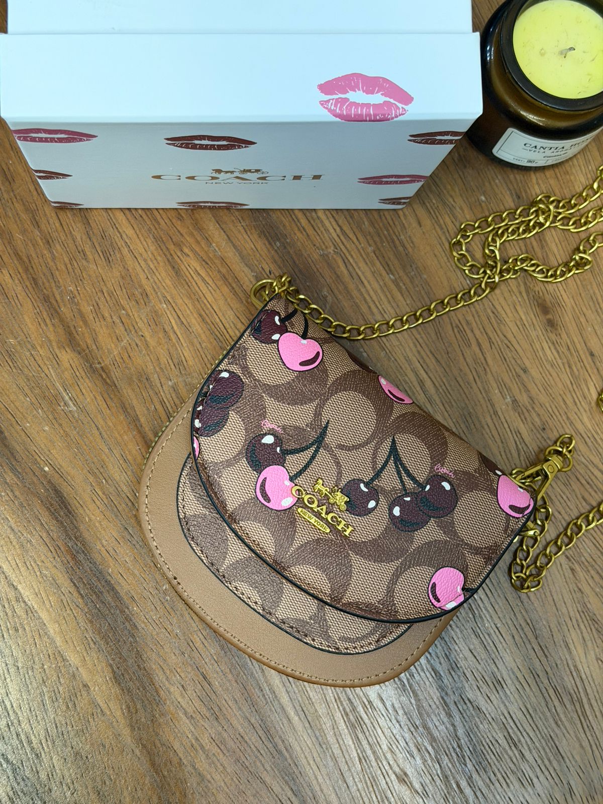MINI FLAP COACH KHAKI CEREZAS VINO