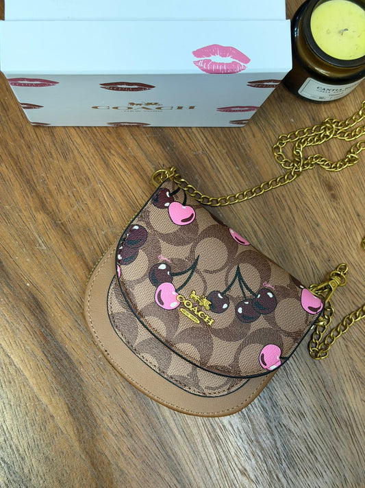 MINI FLAP COACH KHAKI CEREZAS VINO