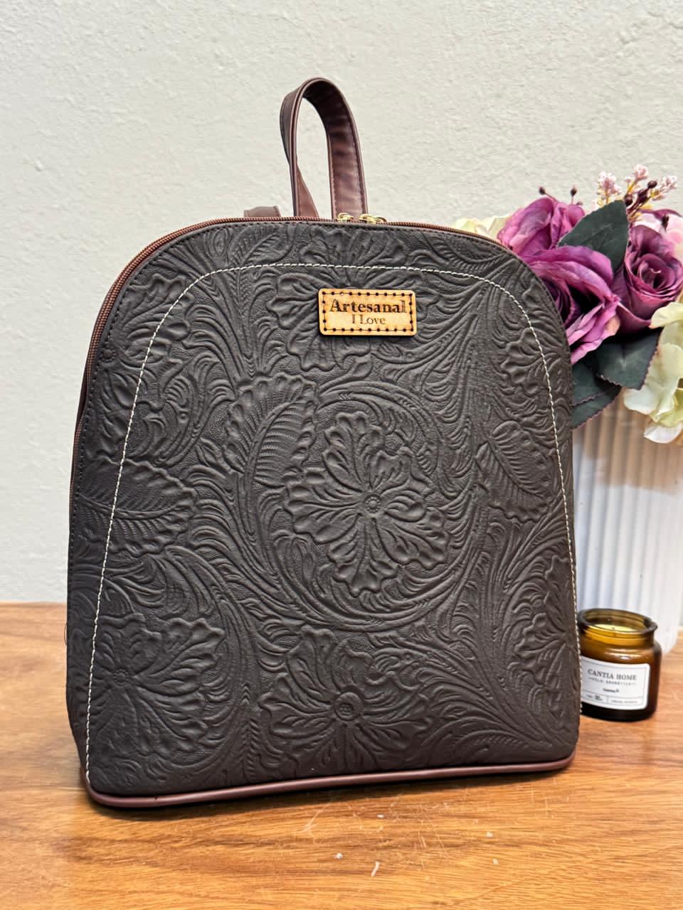 MOD ARTESANAL MOCHILA ANDY GRABADO FERRERO