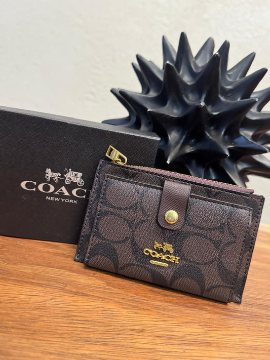 MONEDERO/TARJETERO COACH CHOCOLATE