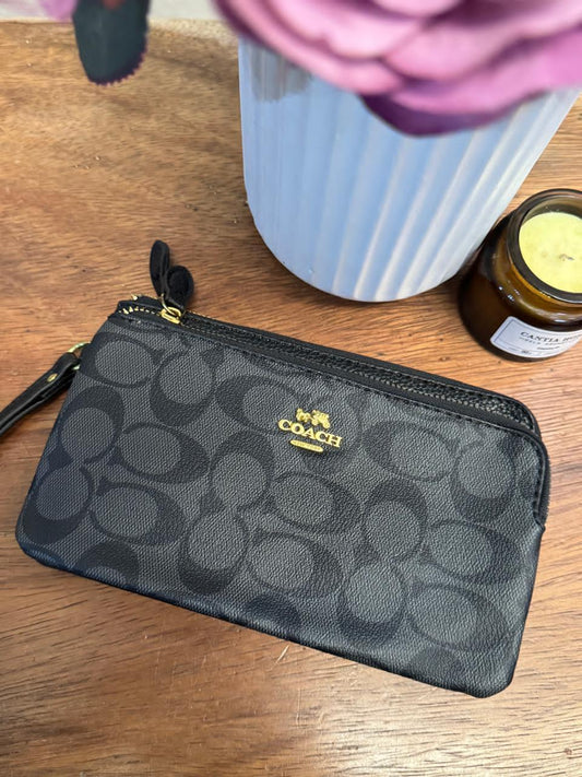 MUÑEQUERA LARGA COACH NEGRO ESTAMPADO