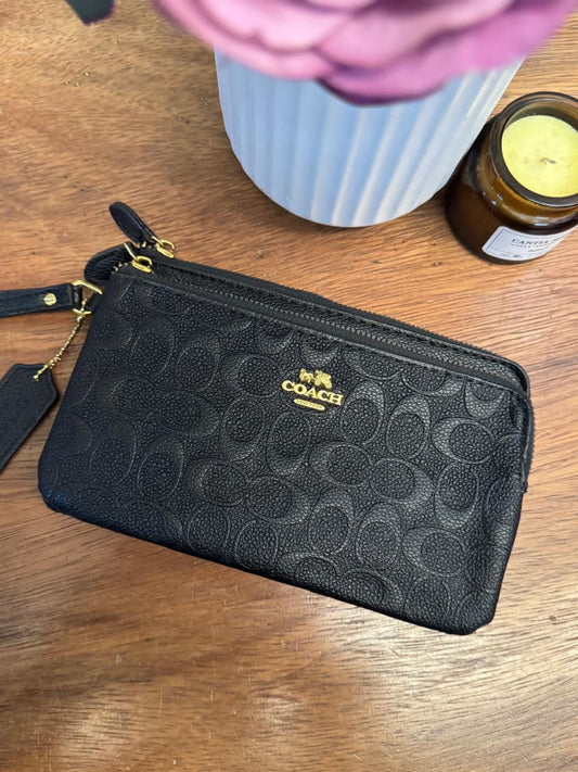 MUÑEQUERA LARGA COACH NEGRO RELIEVE