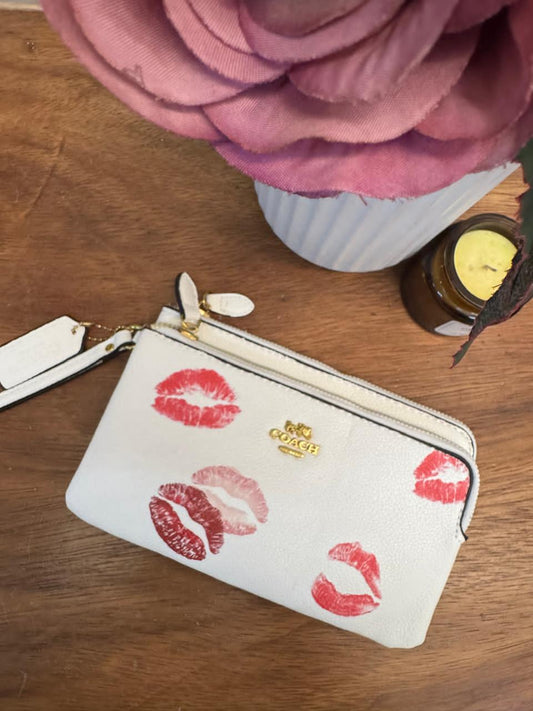 MUÑEQUERA LARGA COACH BLANCO BESOS
