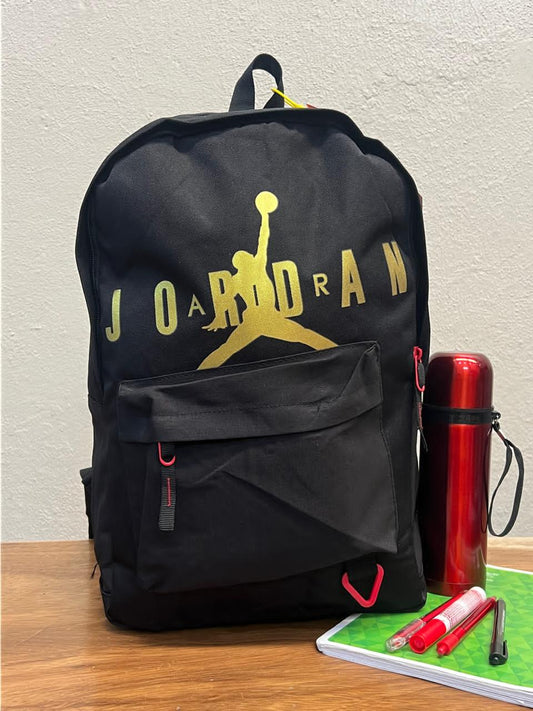 MOCHILA JORDAN NEGRO LOGO DORADO
