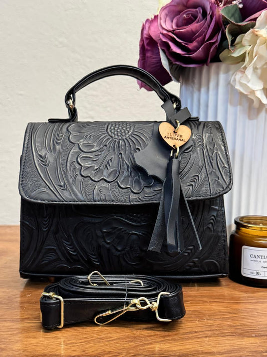 CROSSBODY DELIA MUÑEQUEADA TAPA RECTA NEGRO